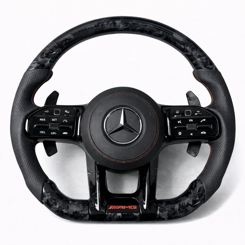 Волан Mercedes AMG – Forged Carbon и перфорирана кожа с червен шев (2019–2022)